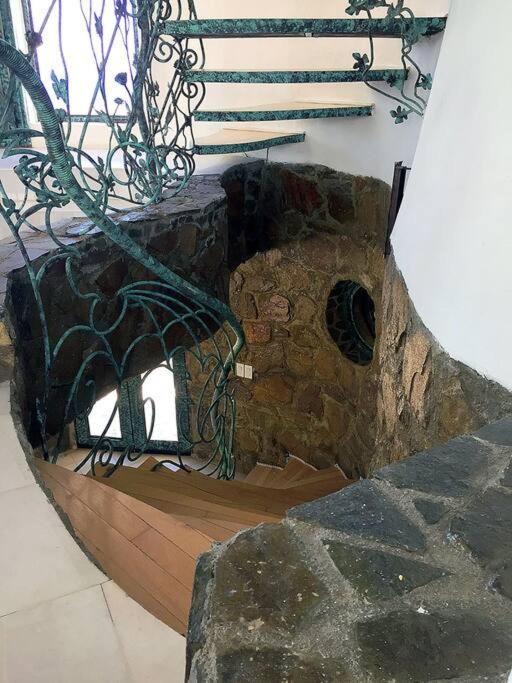 Casa estilo Gaudí - Alberca compartida espacio especial para familias!