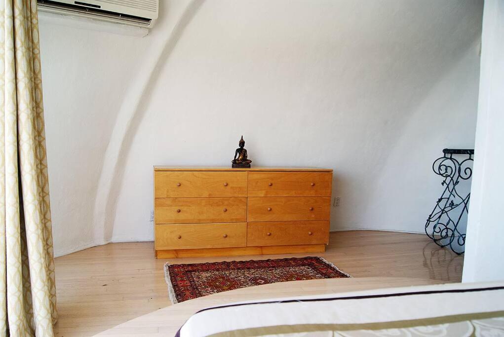 Casa estilo Gaudí - Alberca compartida espacio especial para familias!
