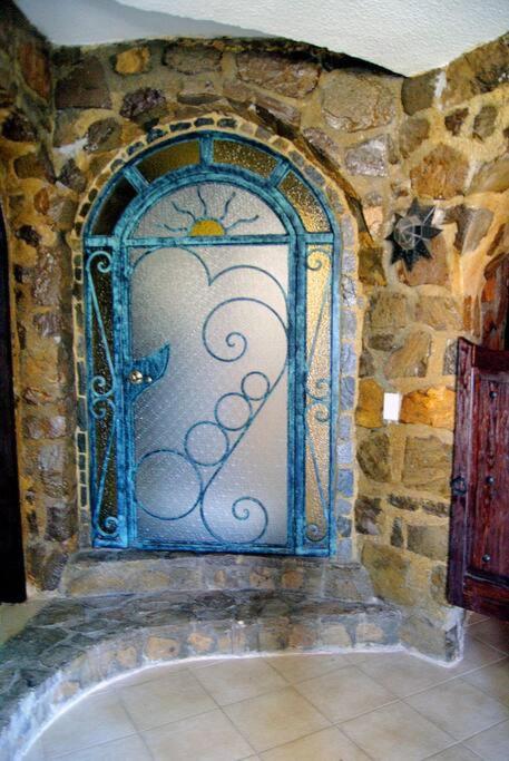 Casa estilo Gaudí - Alberca compartida espacio especial para familias!