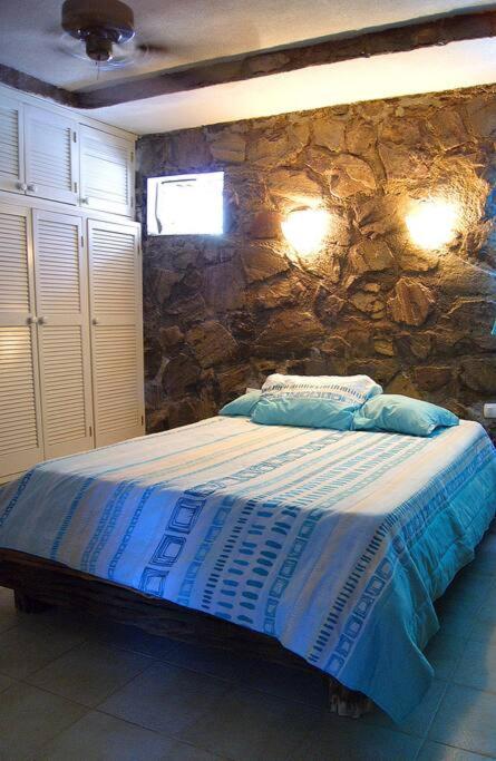 Casa estilo Gaudí - Alberca compartida espacio especial para familias!
