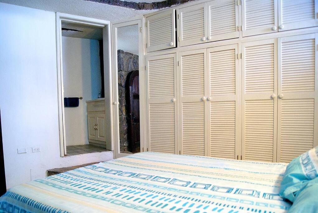 Casa estilo Gaudí - Alberca compartida espacio especial para familias!
