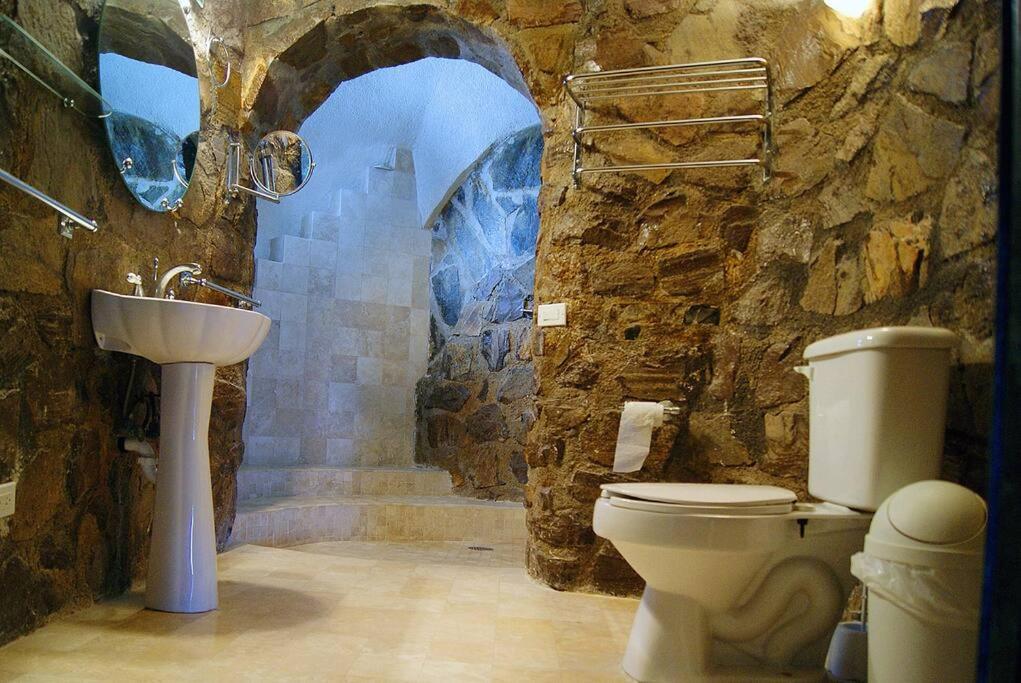 Casa estilo Gaudí - Alberca compartida espacio especial para familias!
