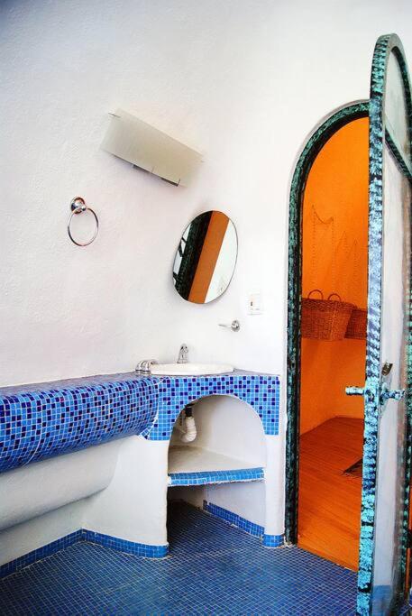 Casa estilo Gaudí - Alberca compartida espacio especial para familias!