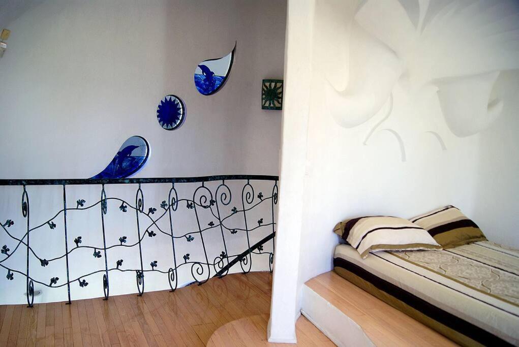 Casa estilo Gaudí - Alberca compartida espacio especial para familias!