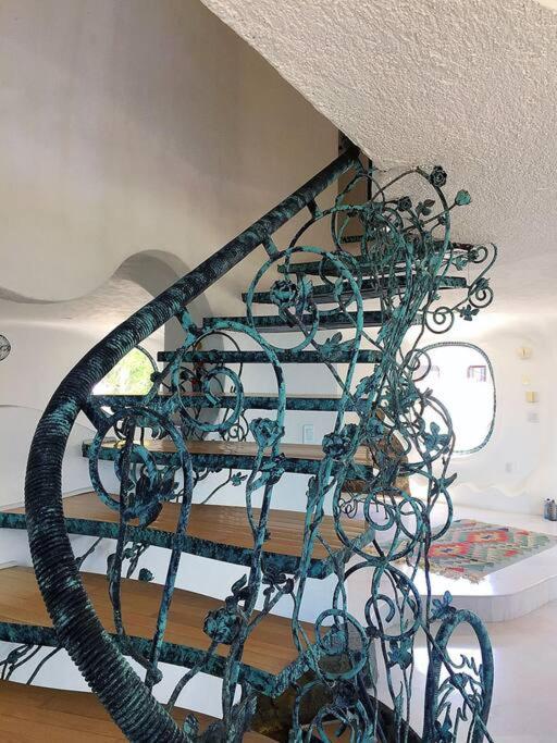 Casa estilo Gaudí - Alberca compartida espacio especial para familias!