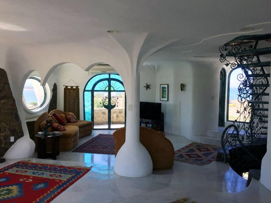 Casa estilo Gaudí - Alberca compartida espacio especial para familias!