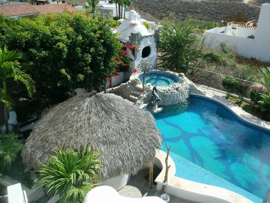 Casa estilo Gaudí - Alberca compartida espacio especial para familias!