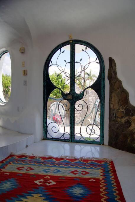 Casa estilo Gaudí - Alberca compartida espacio especial para familias!