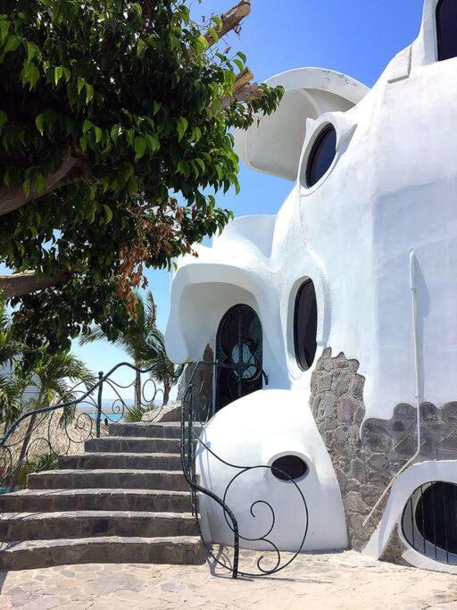 Casa estilo Gaudí - Alberca compartida espacio especial para familias!