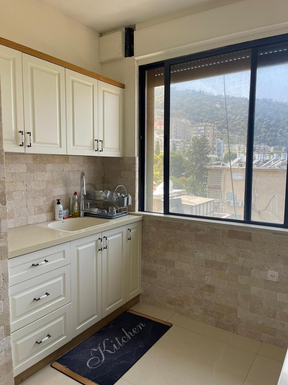 Estrela Mares Haifa apartment view 3