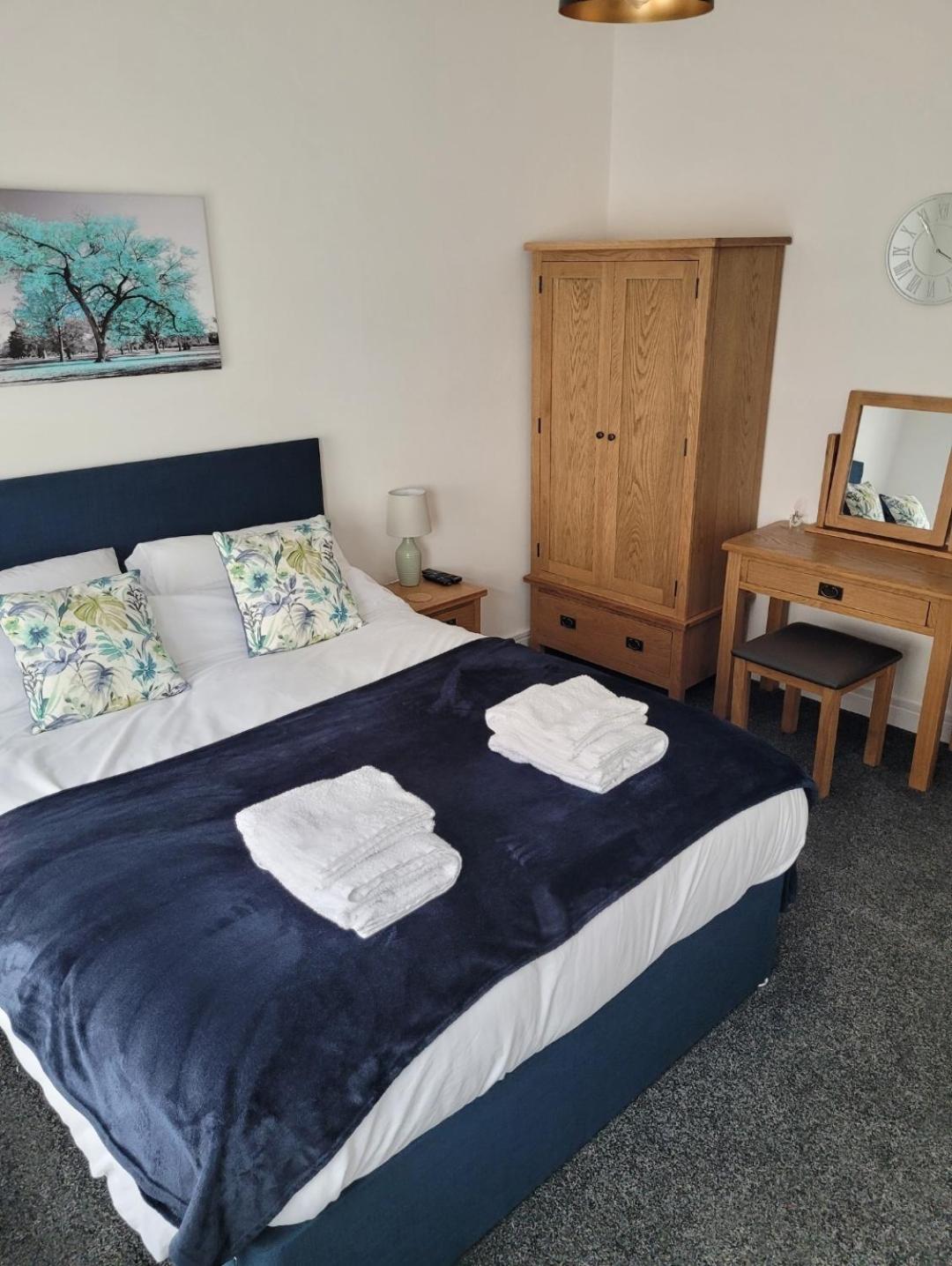 Contemporary 1 Bed Apartment, In Central Buxton view 3