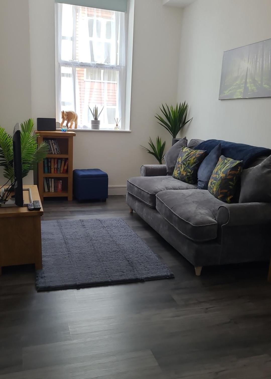 Contemporary 1 Bed Apartment, In Central Buxton view 4
