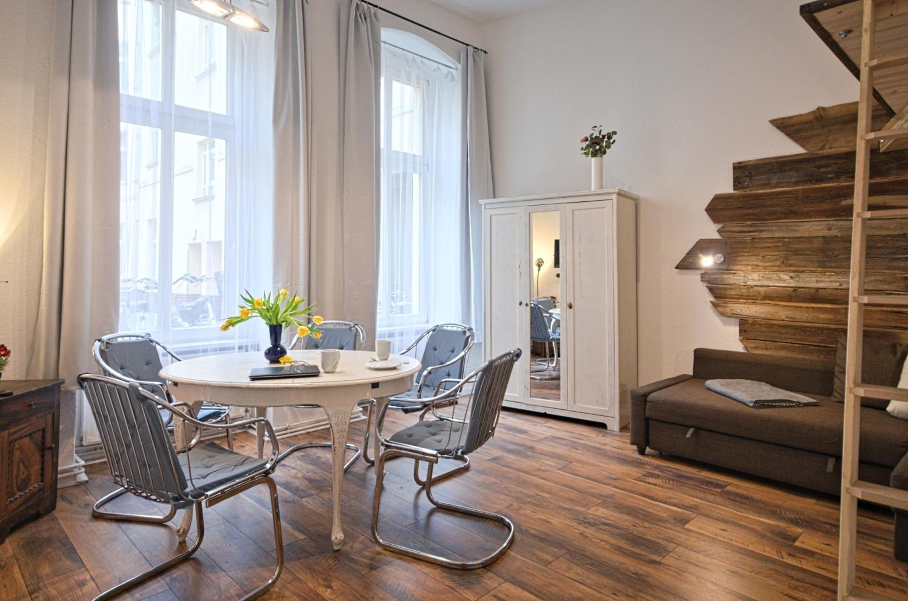 Quiet Courtyard Apartment (PB1)