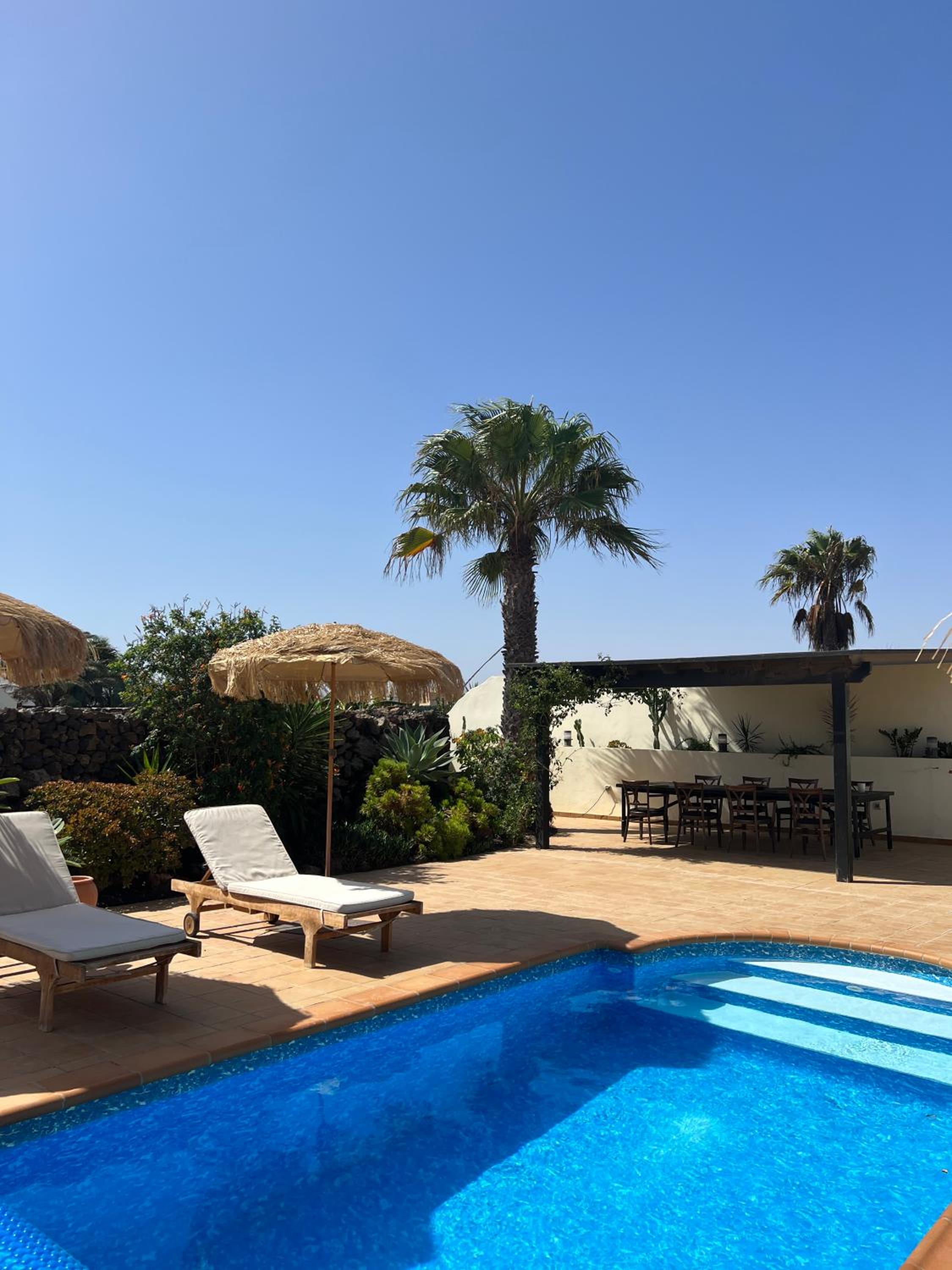 Surf&fun heated pool villa