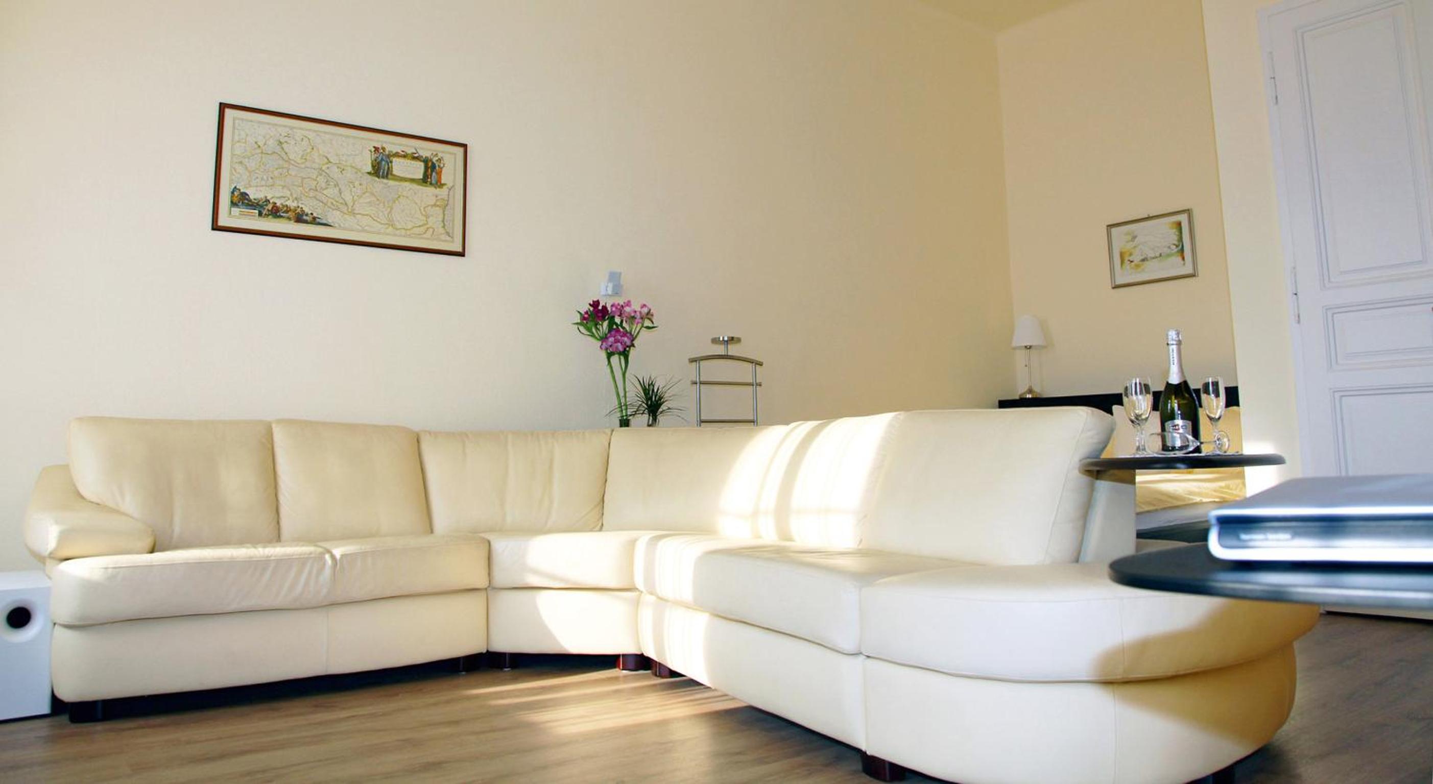 Classic Central Apartment view 2