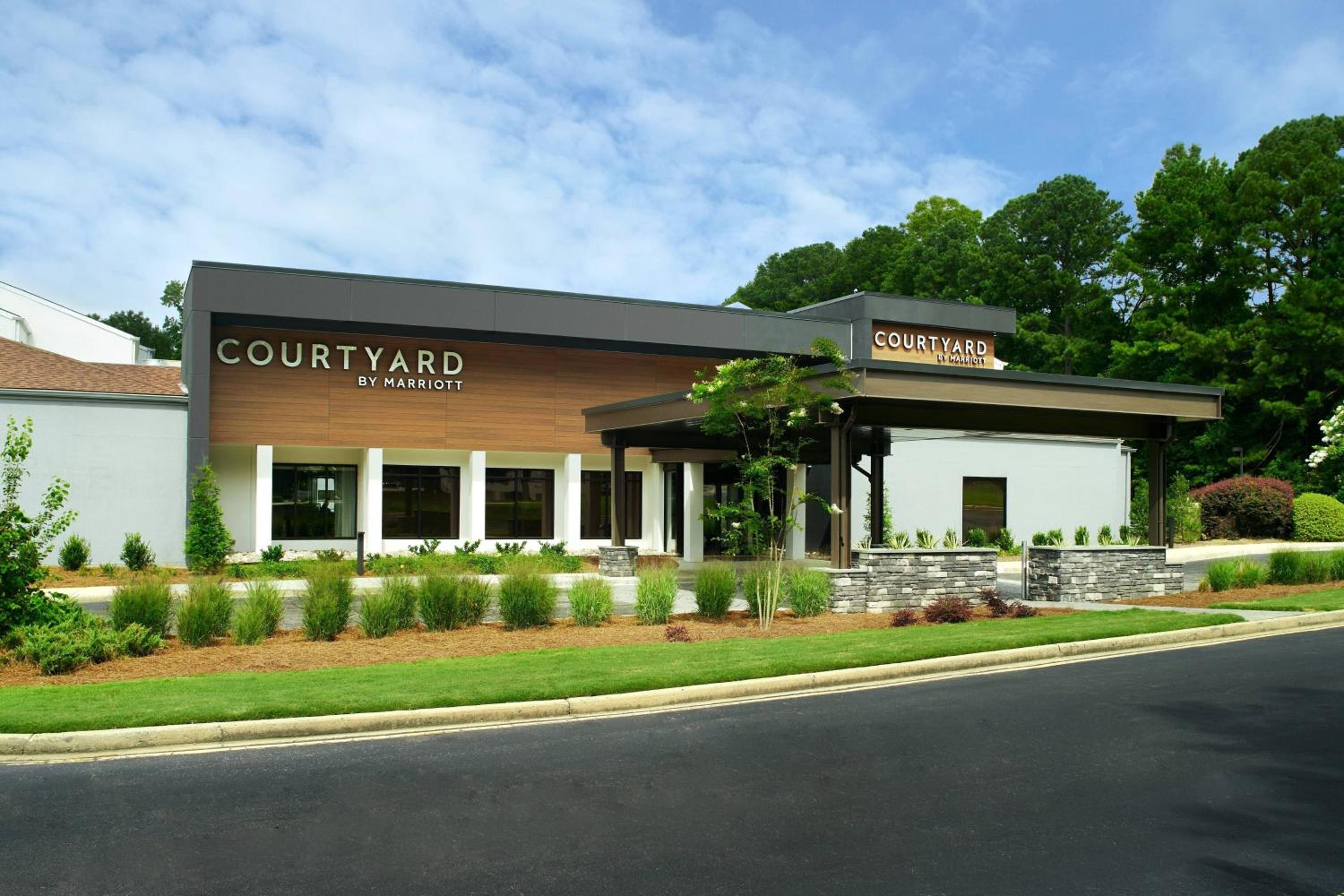 Hotel Courtyard by Marriott Raleigh Cary - Image 1