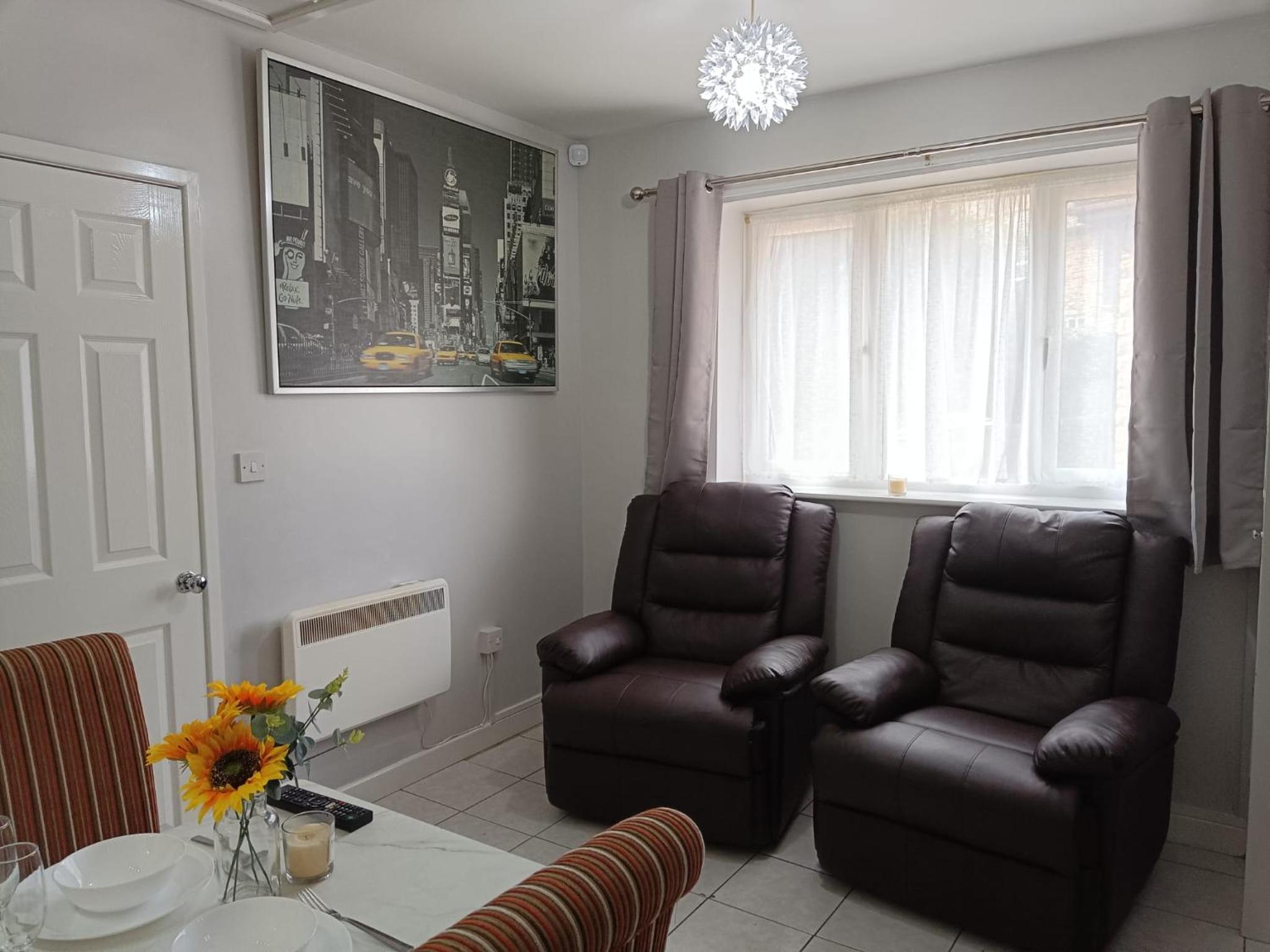 Lister Park Bradford Stylish 1bed Coach House - Quiet & Tranquil Cottage & Parking view 2