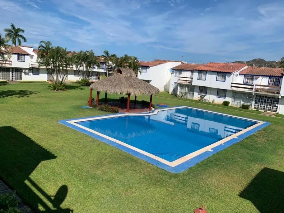 Escape Acapulco