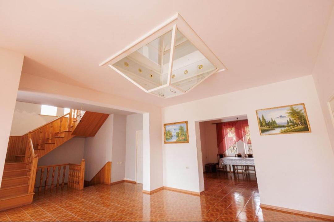 Yan's House