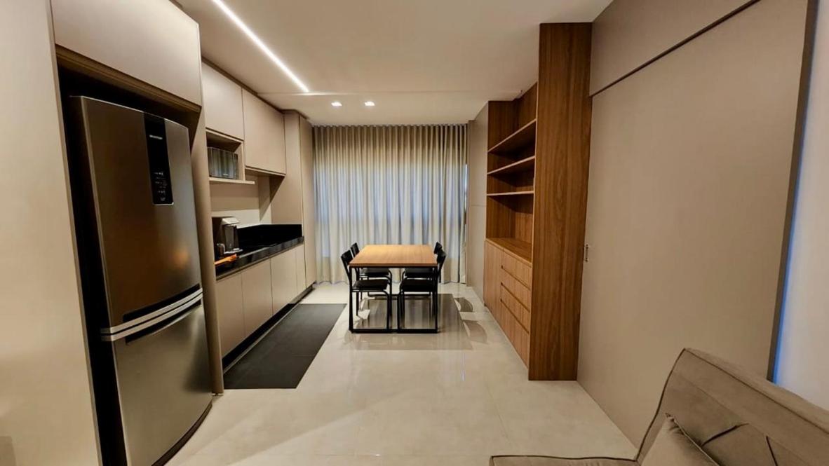 Estúdio Amplo c/ Quarto Privativo e Cama Super King