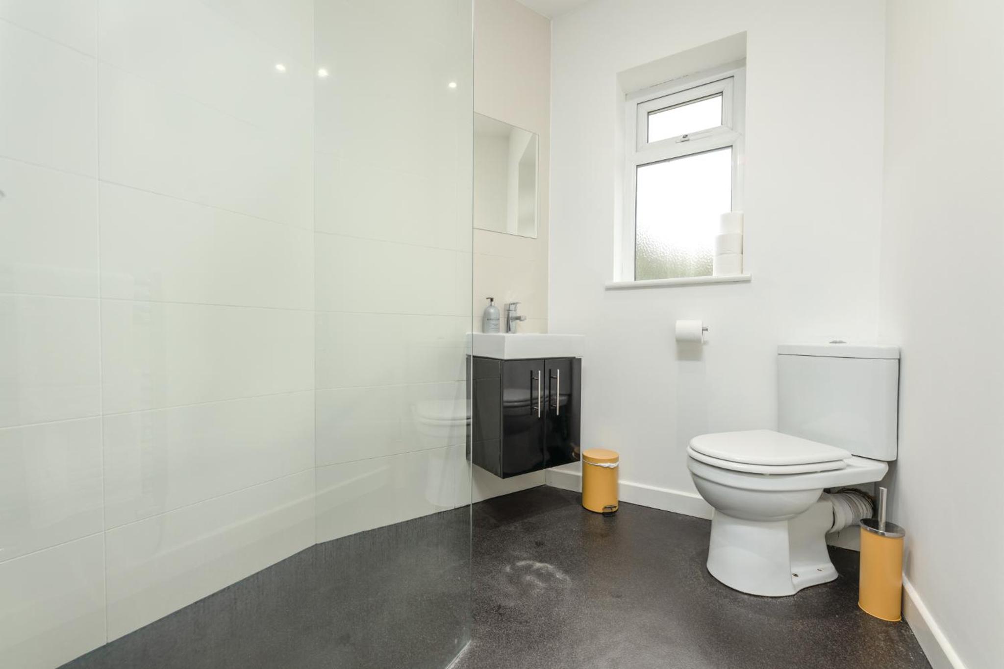 Chic 2 Bedroom House in the Heart of Cardiff view 5