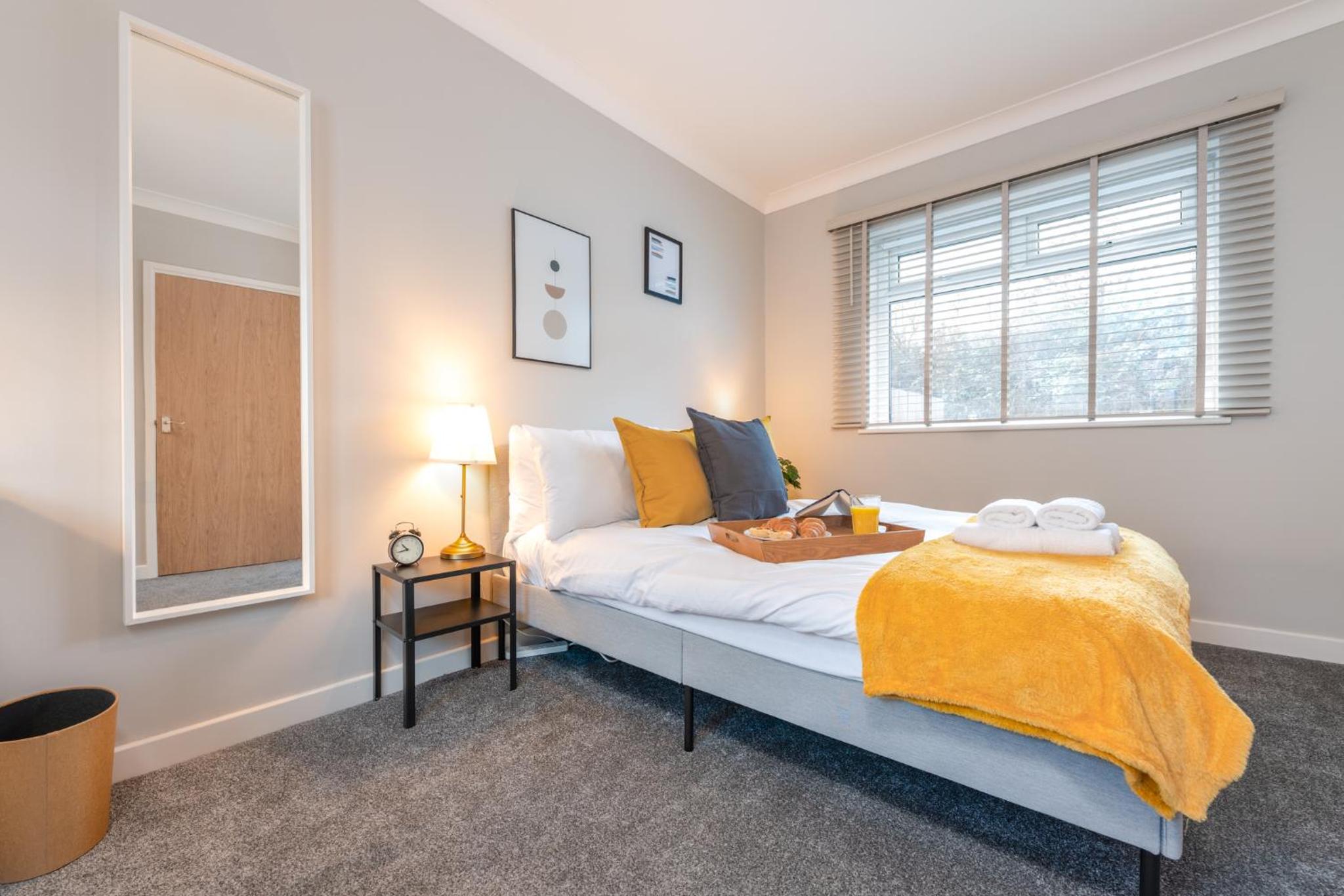Chic 2 Bedroom House in the Heart of Cardiff view 2