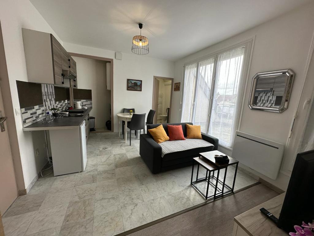 Spacious flat close to the railway station