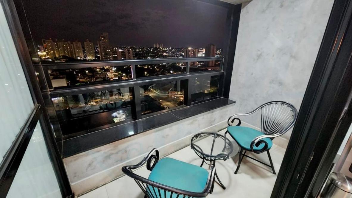 Uma Linda Vista com Quarto Privativo no Ed. Vertigo