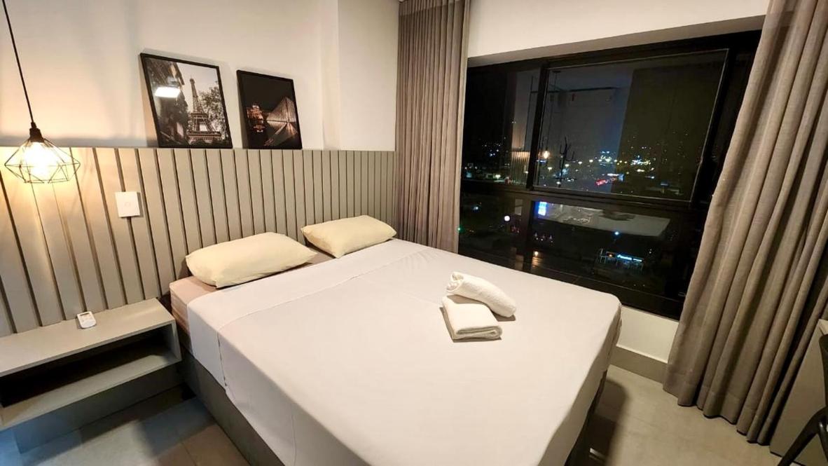 Uma Linda Vista com Quarto Privativo no Ed. Vertigo