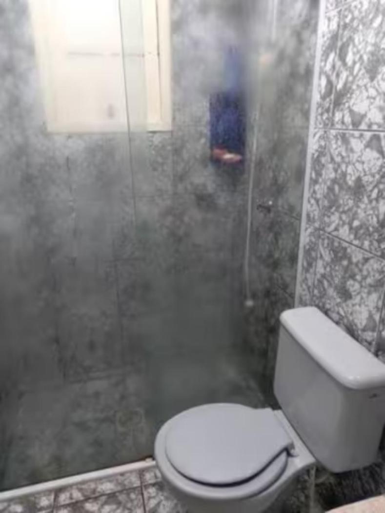 Alugo quarto, próximo à praia