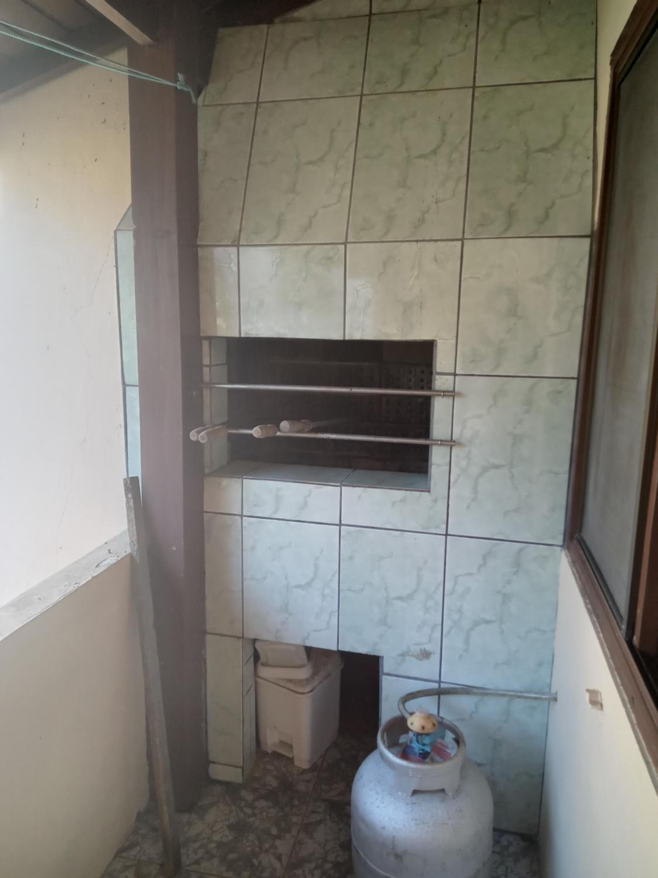 Alugo quarto, próximo à praia
