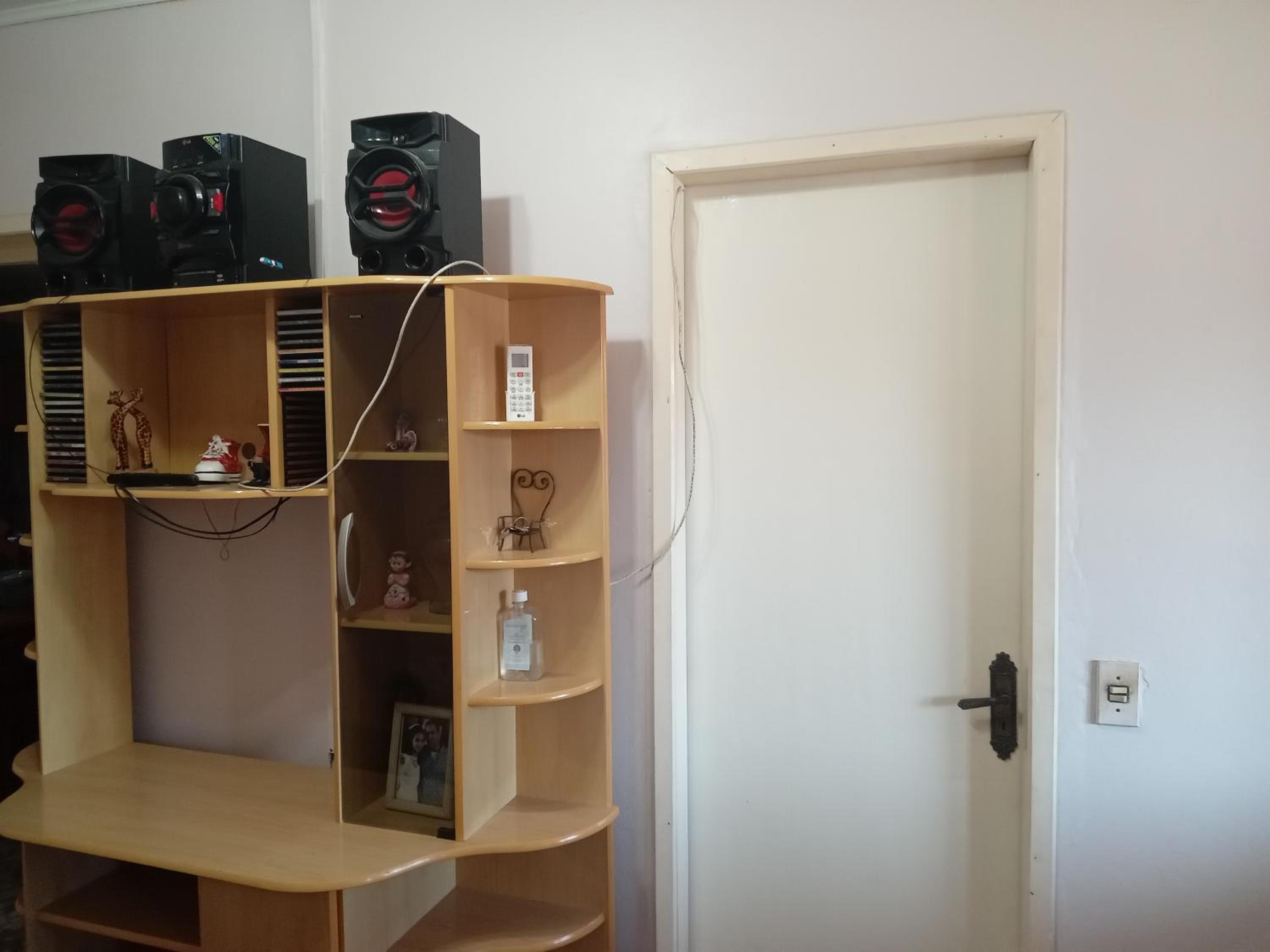Alugo quarto, próximo à praia