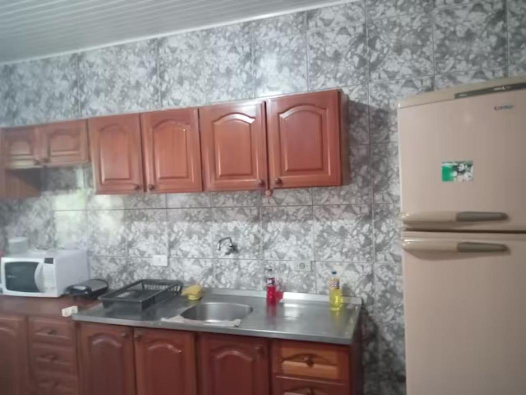 Alugo quarto, próximo à praia
