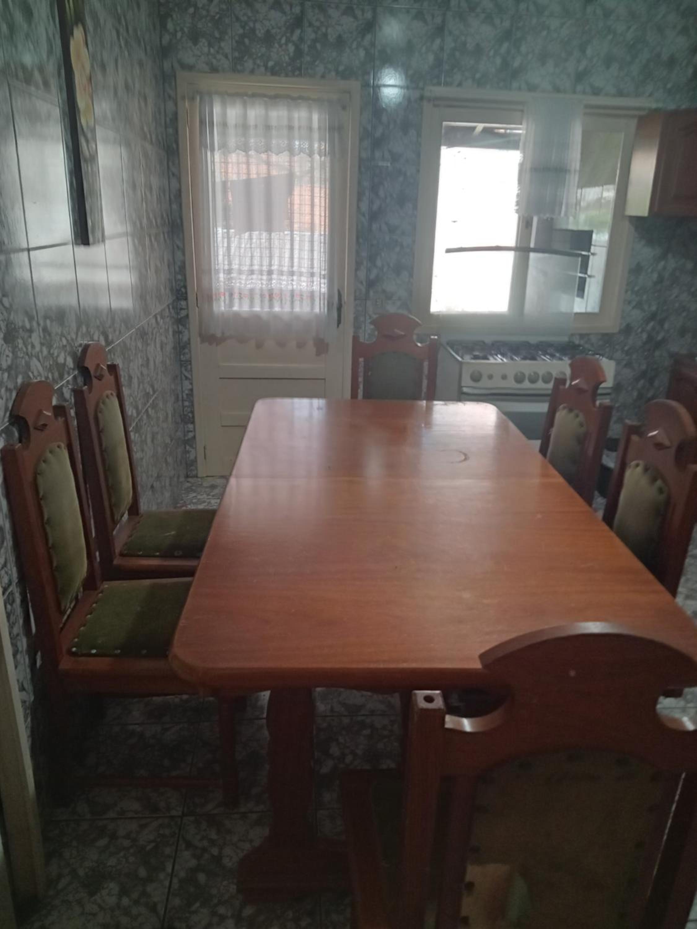 Alugo quarto, próximo à praia