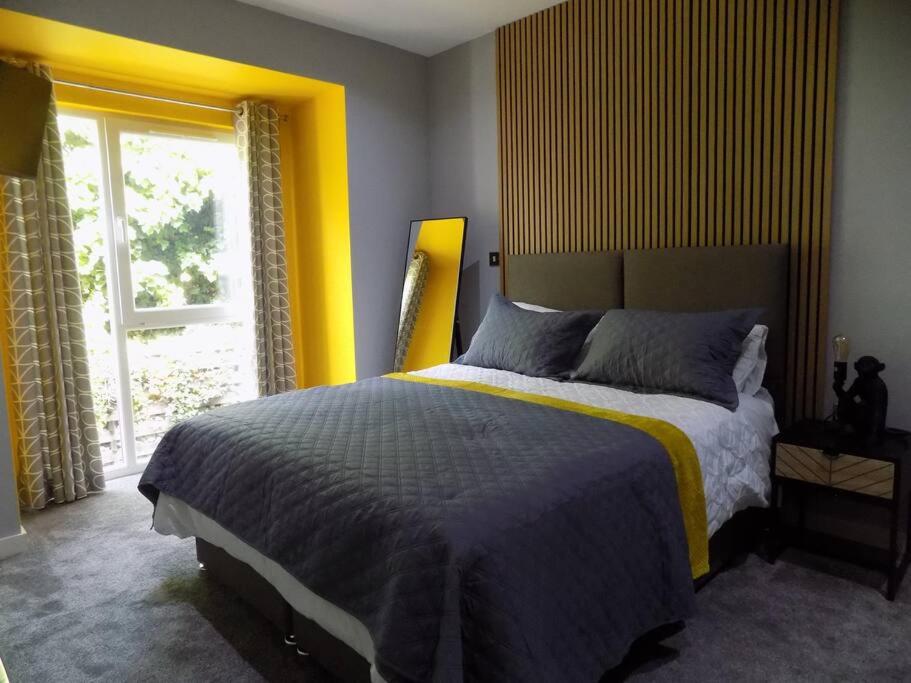 2 Bedroom Luxury City Centre Apt view 3