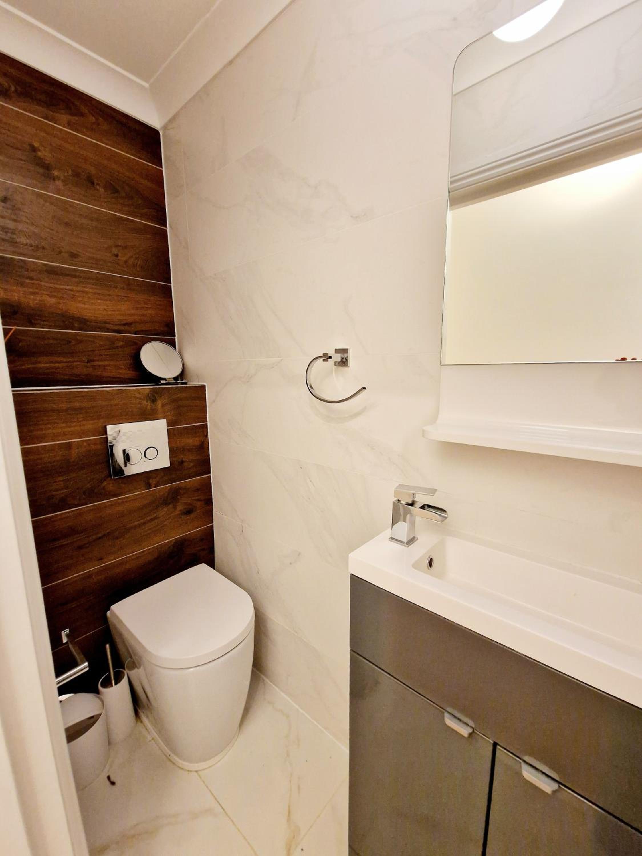 Stunning Hyde Park Home, Ground Floor Maisonette, Duplex, near Tube Metro Stations