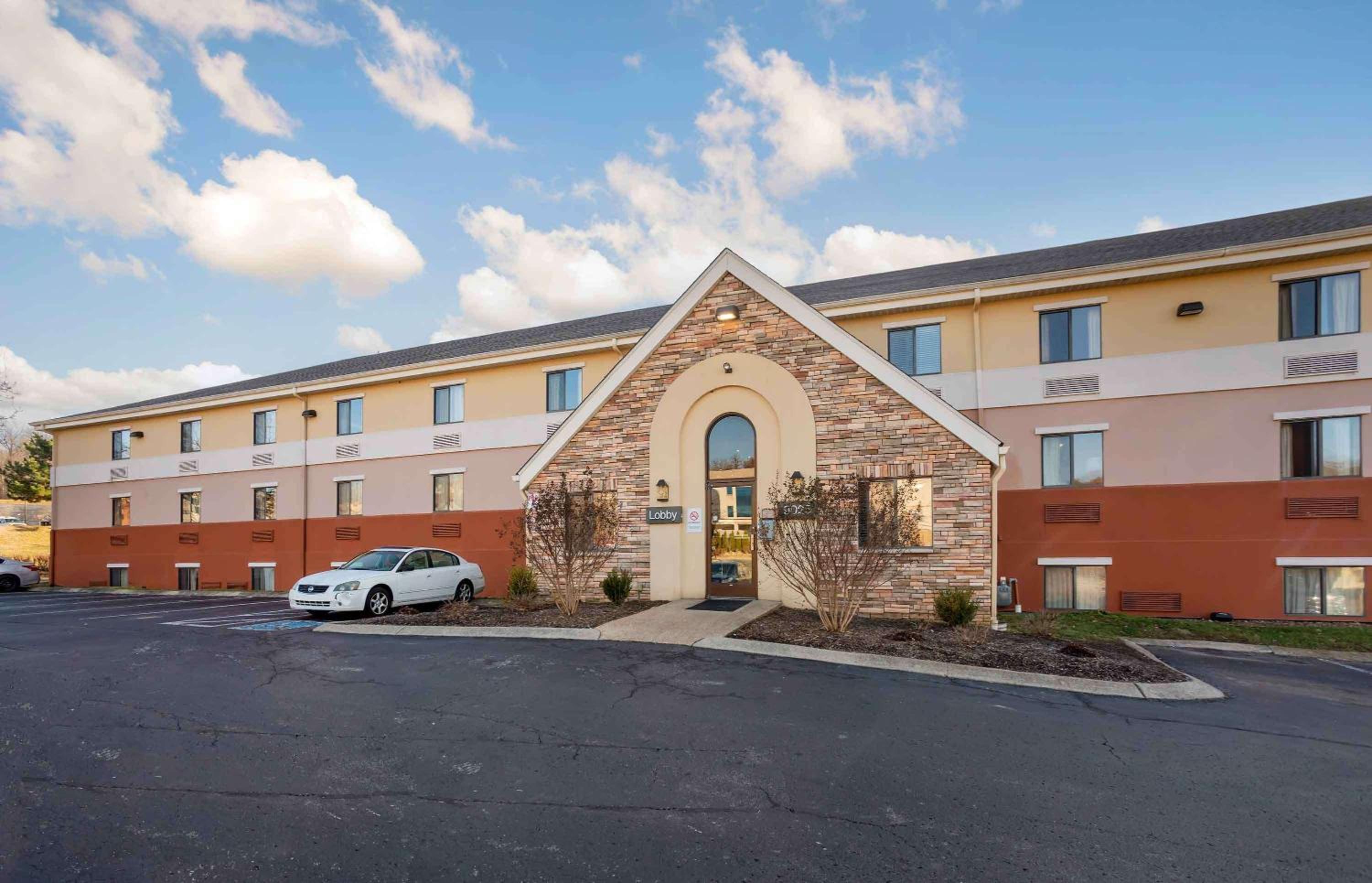 Hotel Suburban Studios Brentwood - Nashville - Image 1