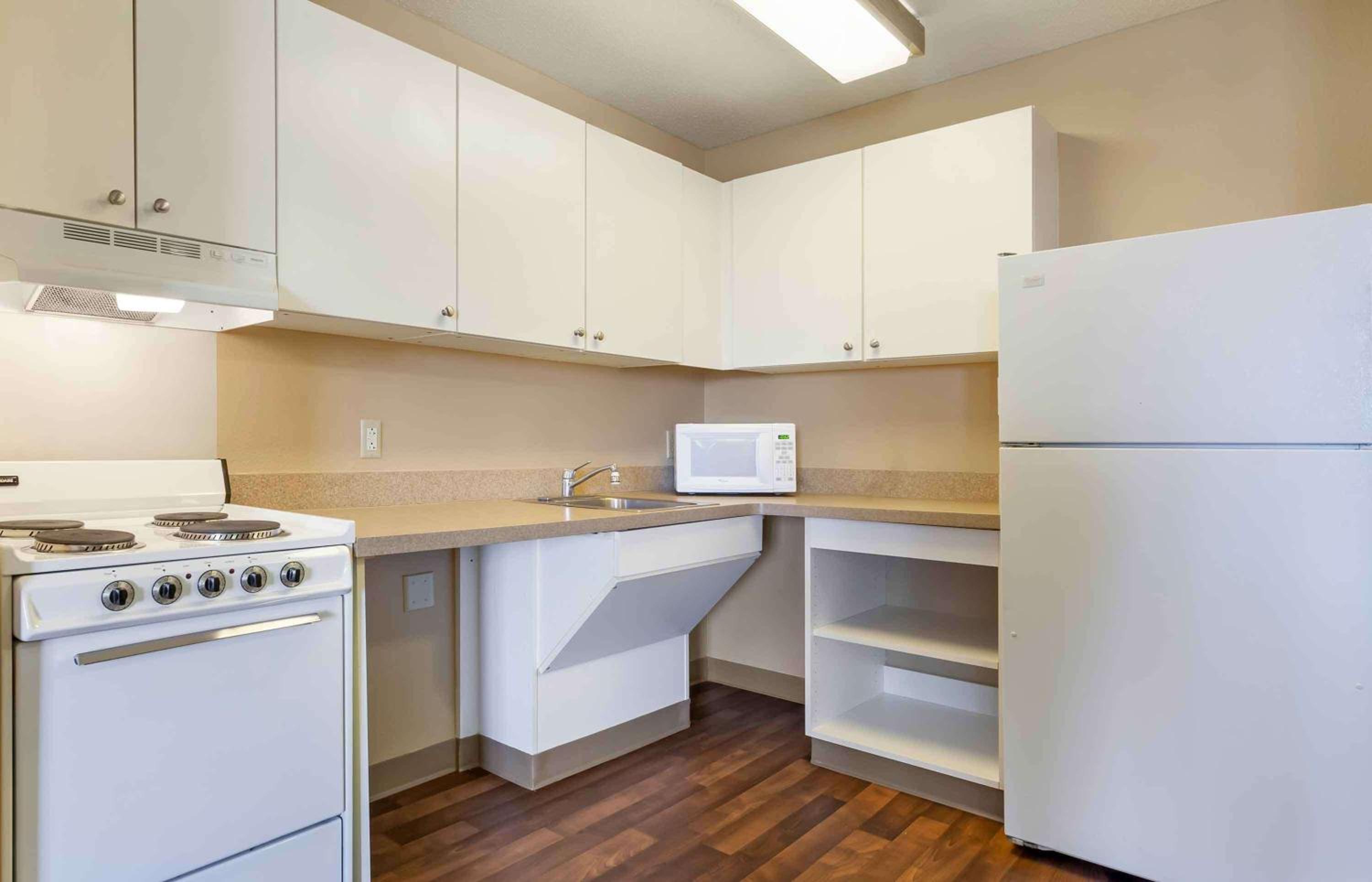 Madison Vacations - Extended Stay America Select Suites - Madison - Old Sauk Rd - Property Image 37