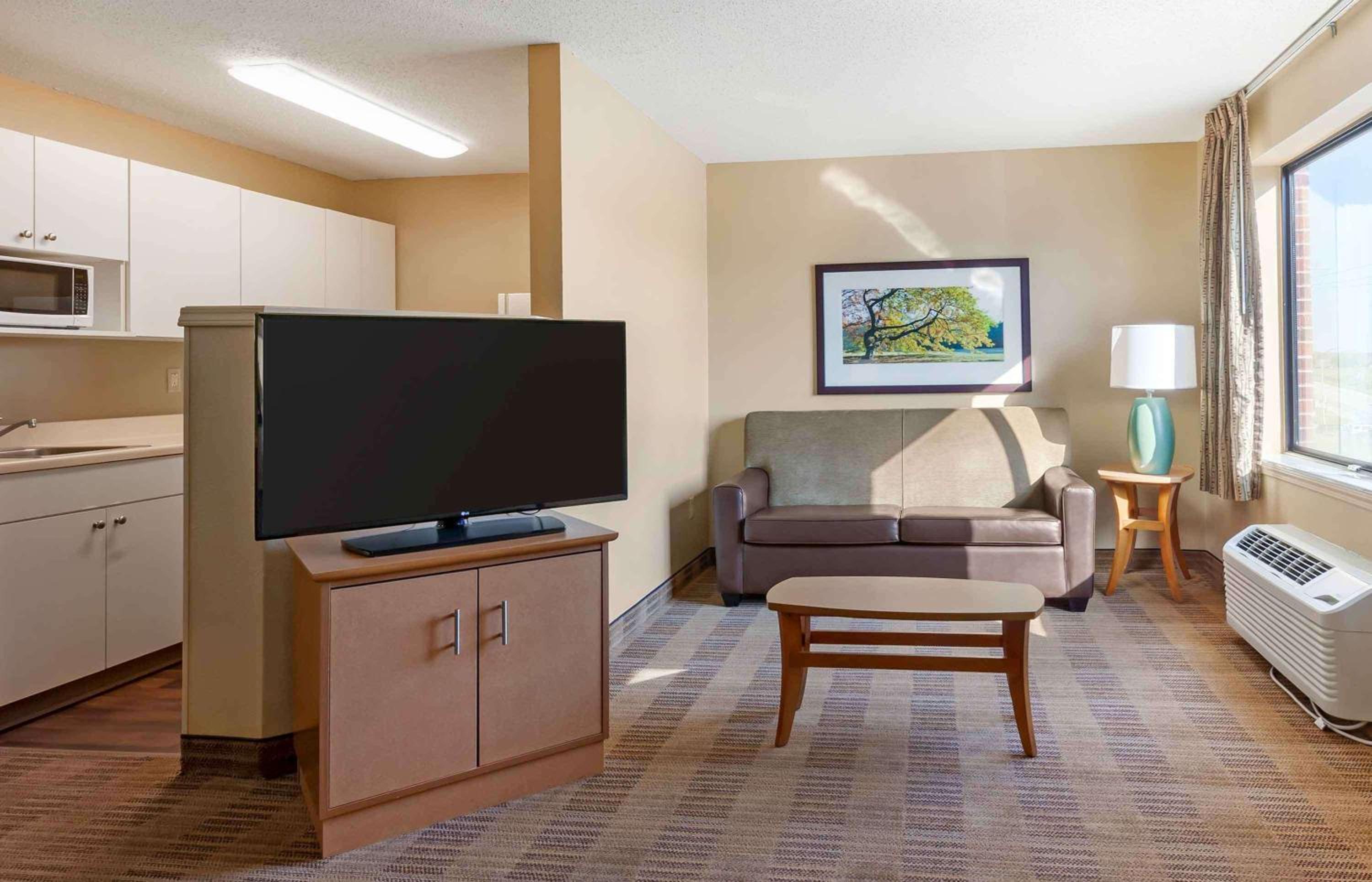 Madison Vacations - Extended Stay America Select Suites - Madison - Old Sauk Rd - Property Image 40