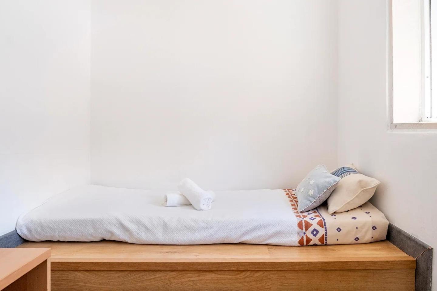 Lisbon Garden Stays, with BBQ, Easy Parking near Tejo, Fast Access to Alfama & Downtown view 2