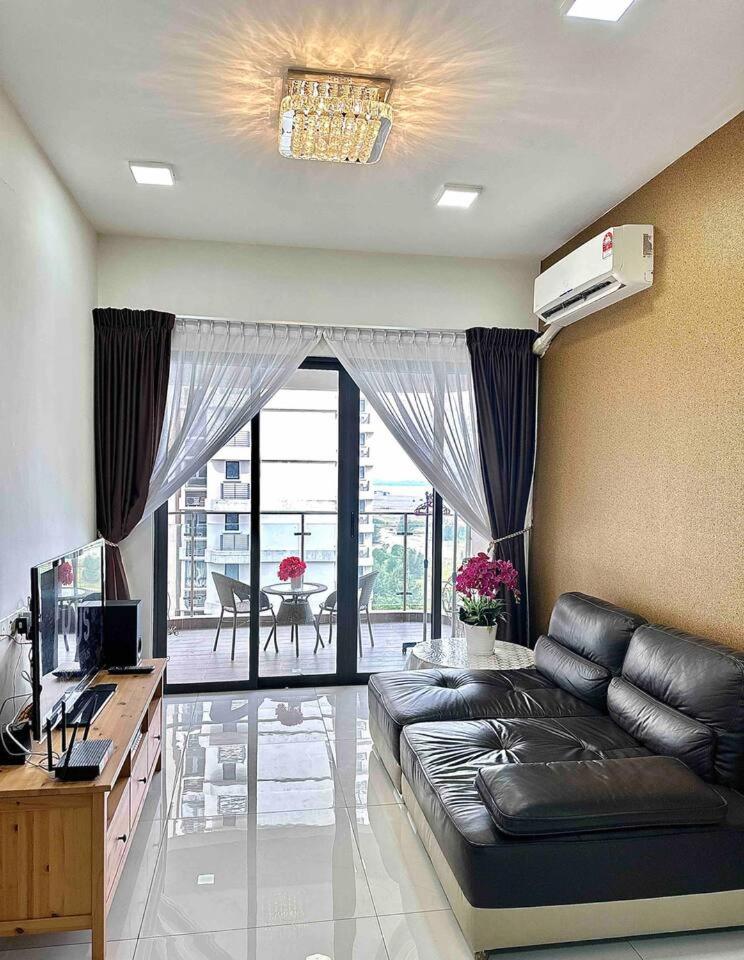 Sun Seaview Country Garden Danga Bay Luxury Condominium