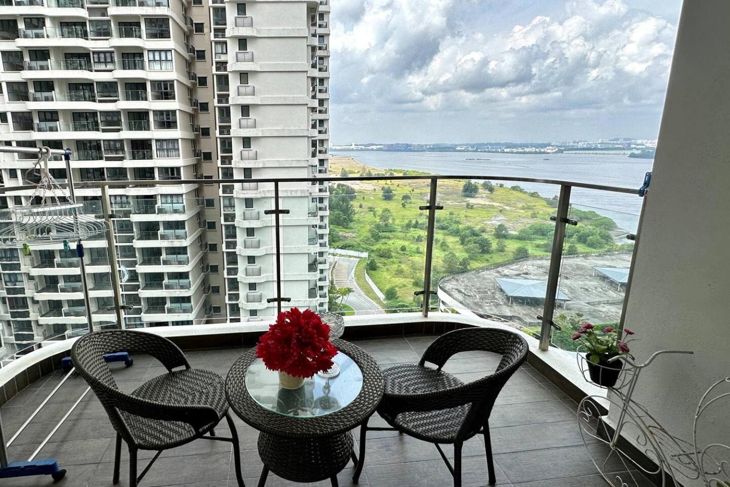Sun Seaview Country Garden Danga Bay Luxury Condominium