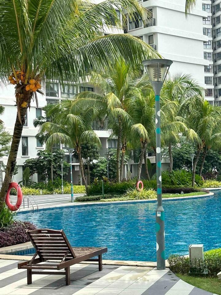 Sun Seaview Country Garden Danga Bay Luxury Condominium