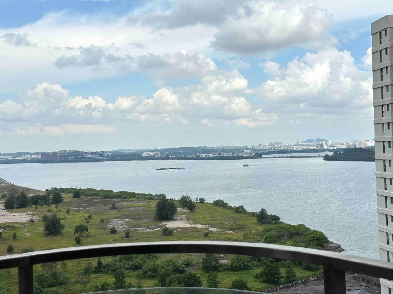 Sun Seaview Country Garden Danga Bay Luxury Condominium
