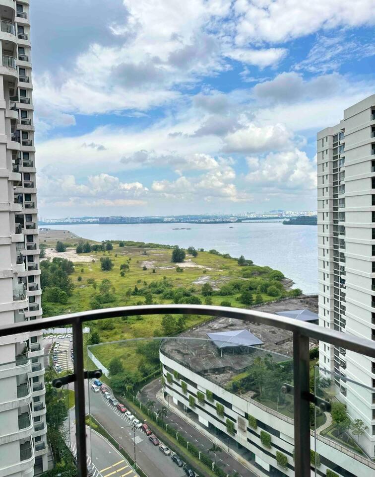 Sun Seaview Country Garden Danga Bay Luxury Condominium