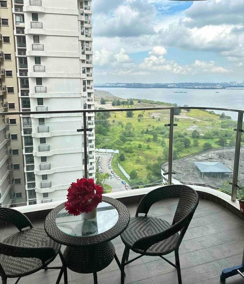Sun Seaview Country Garden Danga Bay Luxury Condominium