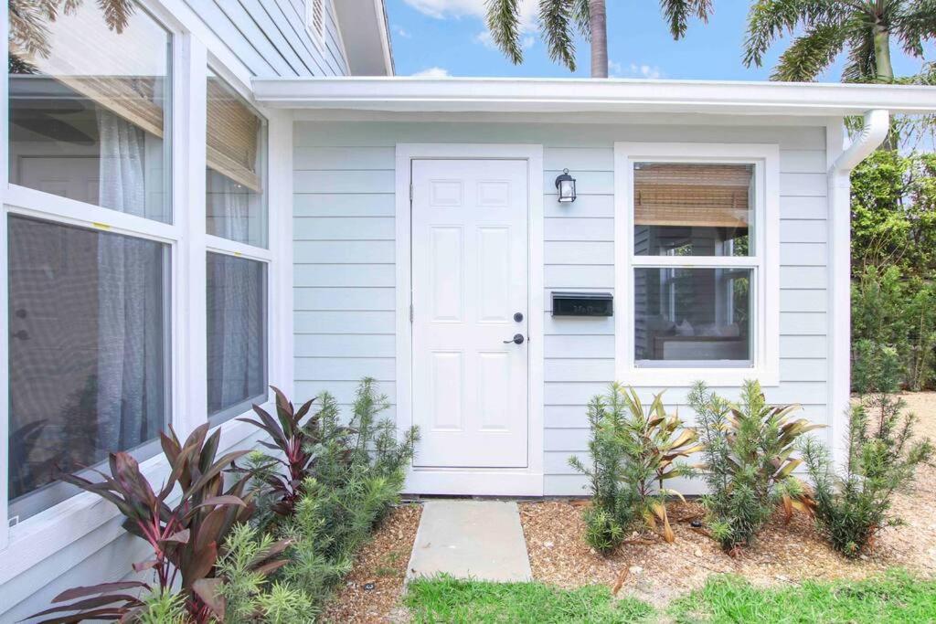 Croton Cottage - Downtown WPB guest house view 2