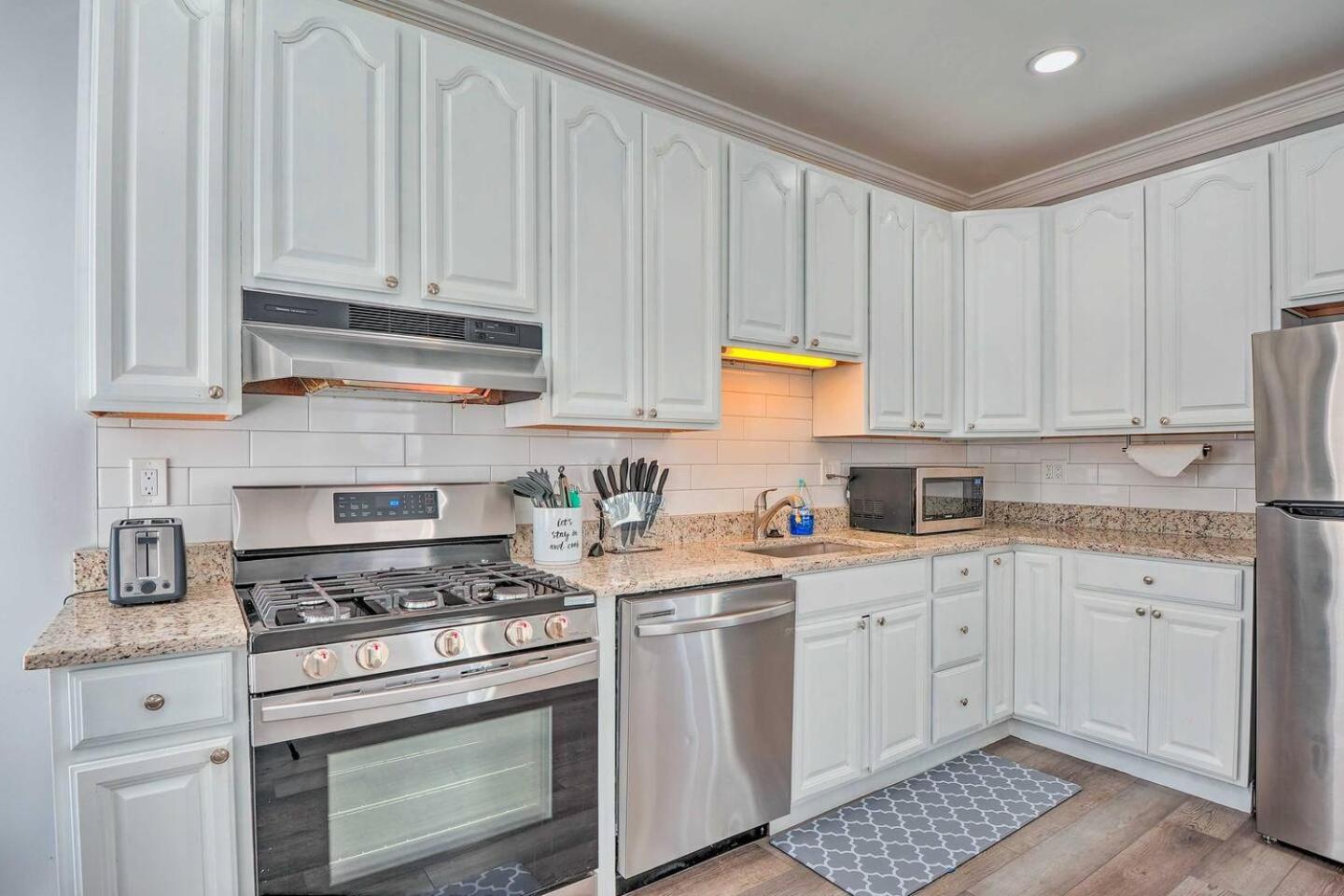 Baltimore Abode, Walk to Cross Street Market! - Property Image 25