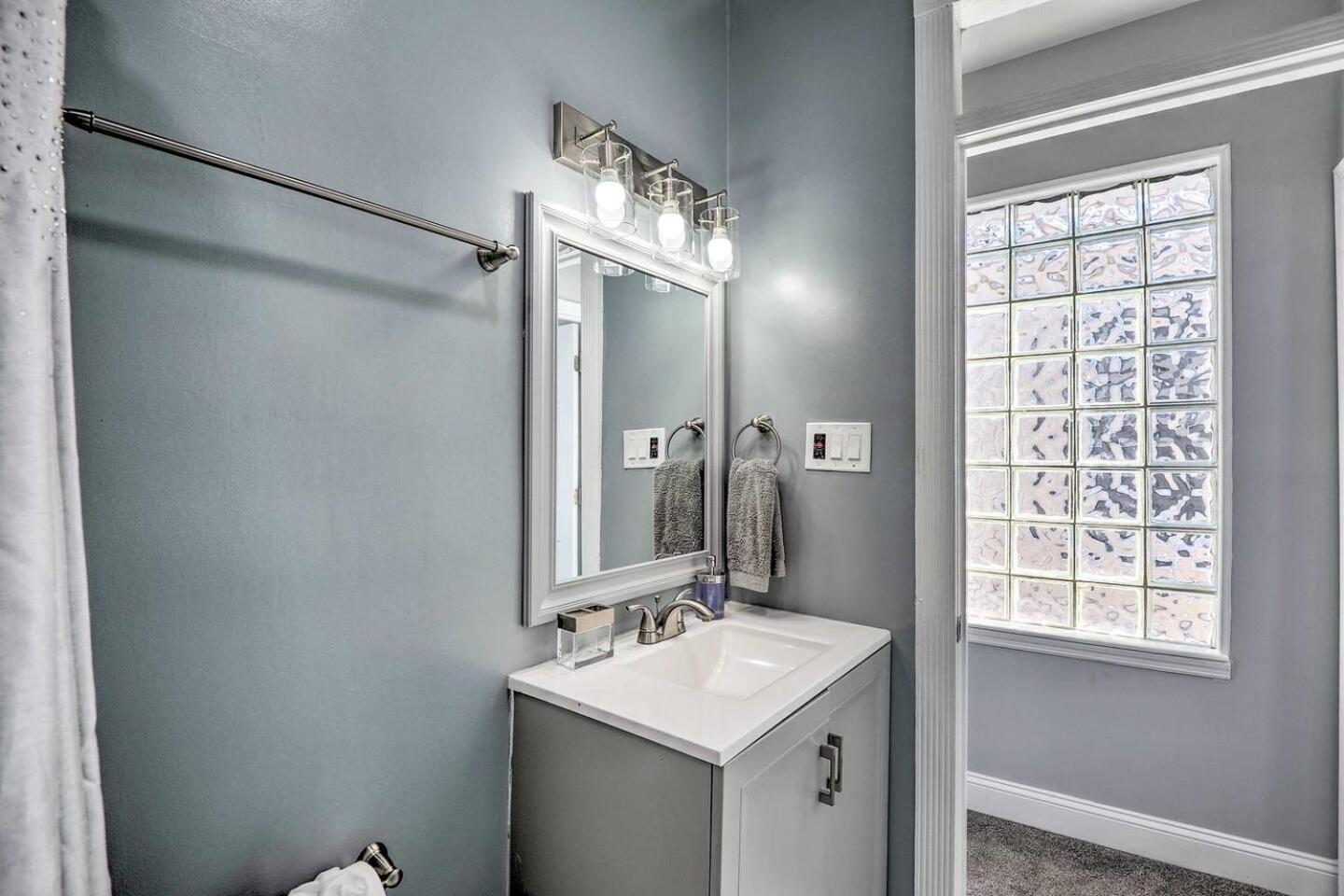 Baltimore Abode, Walk to Cross Street Market! - Property Image 21