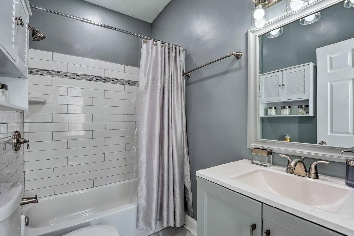 Baltimore Abode, Walk to Cross Street Market! - Property Image 13